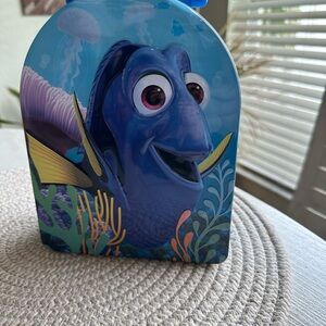Finding Nemo (Dory) metal lunch box